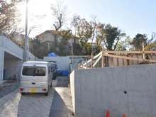 【神奈川県/川崎市多摩区南生田】多摩区南生田1丁目　新築戸建4号棟 建築中の外観：全6棟
奥