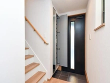 【神奈川県/川崎市多摩区中野島】川崎市多摩区中野島5丁目　中古戸建 玄関