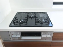 【神奈川県/川崎市麻生区細山】川崎市麻生区細山7丁目　中古戸建 キッチン：三口コンロ