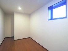 【神奈川県/川崎市多摩区長沢】川崎市多摩区長沢2丁目　新築戸建 サービスルーム（納戸）