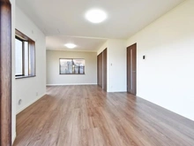 【神奈川県/川崎市麻生区片平】川崎市麻生区片平4丁目　中古戸建 リビング・ダイニング