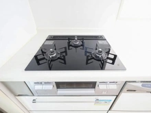 【神奈川県/川崎市麻生区高石】川崎市麻生区高石4丁目　中古戸建 キッチン：三口コンロ