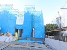 【東京都/町田市鶴川】町田市鶴川4丁目　新築戸建A号棟 建築中の外観：全2棟
中央