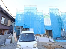 【東京都/町田市鶴川】町田市鶴川4丁目　新築戸建B号棟 建築中の外観：全2棟
中央