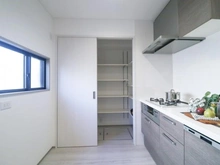 【東京都/町田市能ヶ谷】町田市能ヶ谷5丁目 戸建 キッチン：パントリー付き