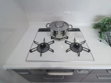 【東京都/町田市能ヶ谷】町田市能ヶ谷5丁目 戸建 キッチン：三口コンロ