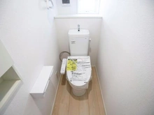 【神奈川県/川崎市麻生区東百合丘】川崎市麻生区東百合丘1丁目　新築戸建 トイレ：1階