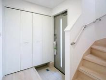 【神奈川県/川崎市麻生区東百合丘】川崎市麻生区東百合丘1丁目　新築戸建 玄関