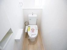 【神奈川県/川崎市麻生区東百合丘】川崎市麻生区東百合丘1丁目　新築戸建 トイレ：2階