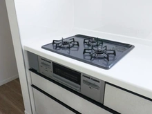 【東京都/多摩市和田】多摩市和田　中古戸建 キッチン：三口コンロ