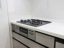 【東京都/稲城市押立】稲城市押立　12号棟 キッチン：三口コンロ