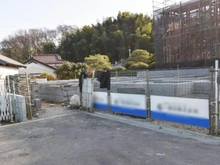 【東京都/稲城市若葉台】稲城市若葉台1丁目　新築戸建4号棟 建築中の外観：全9棟
奥