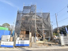 【東京都/稲城市若葉台】稲城市若葉台1丁目　新築戸建7号棟 建築中の外観：全9棟