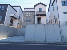 【東京都/稲城市東長沼】稲城市東長沼　新築戸建2号棟 建築中の外観：全9棟