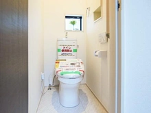 【東京都/稲城市東長沼】稲城市東長沼　新築戸建2号棟 トイレ：1階