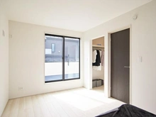 【東京都/稲城市東長沼】稲城市東長沼　新築戸建2号棟 洋室：約7.5帖
ウォークインクローゼット付き