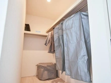 【東京都/稲城市東長沼】稲城市東長沼　新築戸建3号棟 洋室：約7.5帖
約1.8帖のウォークインクローゼット付き