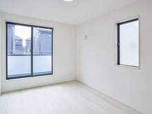 【東京都/稲城市東長沼】稲城市東長沼　新築戸建3号棟 洋室：約6.0帖
約1.1帖のウォークインクローゼット付き