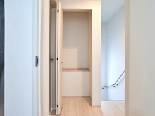 【東京都/稲城市東長沼】稲城市東長沼　新築戸建3号棟 廊下：2階収納