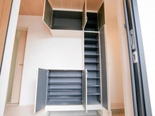 【東京都/稲城市東長沼】稲城市東長沼　新築戸建4号棟 玄関：約1.0帖のシューズインクローゼット付き