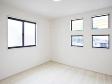 【東京都/稲城市東長沼】稲城市東長沼　新築戸建4号棟 洋室：約6.1帖
約1.1帖のウォークインクローゼット付き