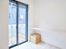 【東京都/稲城市東長沼】稲城市東長沼　新築戸建5号棟 LDK：LDK横の約2.0帖のスペース