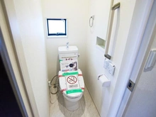 【東京都/稲城市東長沼】稲城市東長沼　新築戸建5号棟 トイレ：1階