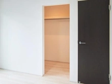 【東京都/稲城市東長沼】稲城市東長沼　新築戸建5号棟 洋室：約7.0帖
約1.5帖のウォークインクローゼット付き