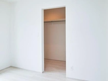 【東京都/稲城市東長沼】稲城市東長沼　新築戸建6号棟 洋室：約8.1帖
約1.8帖のウォークインクローゼット付き