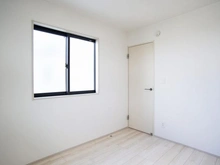 【東京都/稲城市東長沼】稲城市東長沼　新築戸建8号棟 洋室：約5.2帖
約1.8帖のウォークインクローゼット付き