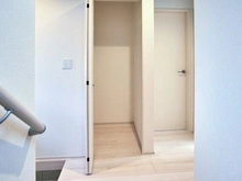 【東京都/稲城市東長沼】稲城市東長沼　新築戸建8号棟 廊下：収納