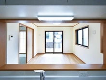 【東京都/町田市本町田】町田市本町田　中古戸建 LDK：キッチンから望むリビングダイニング