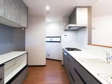 【東京都/町田市上小山田町】町田市上小山田町　中古戸建 キッチン：パントリー付き