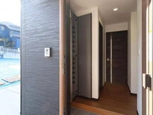 【東京都/町田市上小山田町】町田市上小山田町　中古戸建 玄関