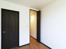 【東京都/町田市上小山田町】町田市上小山田町　中古戸建 洋室：約7.0帖
ウォークインクローゼット付き