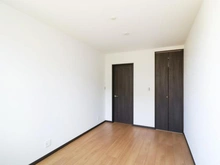 【東京都/町田市上小山田町】町田市上小山田町　中古戸建 洋室：約7.0帖
ウォークインクローゼット付き