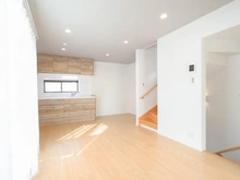 【東京都/世田谷区上祖師谷】世田谷区上祖師谷2丁目中古戸建 ダイニングキッチン：約9.6帖