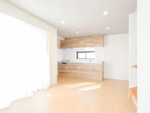 【東京都/世田谷区上祖師谷】世田谷区上祖師谷2丁目中古戸建 ダイニングキッチン：約9.6帖