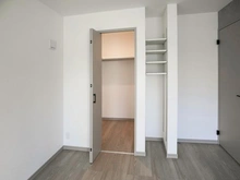 【東京都/稲城市東長沼】稲城市東長沼　新築戸建2号棟 洋室：約7.1帖
ウォークインクローゼット付き