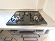 【東京都/町田市真光寺】町田市真光寺3丁目　中古戸建 キッチン：三口コンロ