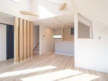 【神奈川県/川崎市多摩区南生田】川崎市多摩区南生田1丁目　新築戸建 LDK：約18.3帖
床暖房付き