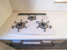 【神奈川県/川崎市多摩区南生田】川崎市多摩区南生田1丁目　新築戸建 キッチン：三口コンロ