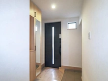 【神奈川県/川崎市多摩区南生田】川崎市多摩区南生田1丁目　新築戸建 玄関：シューズインクローゼット付き