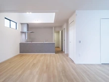 【東京都/町田市成瀬台】町田市成瀬台1丁目　新築戸建1号棟 LDK：約21.6帖
床暖房付き