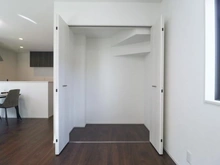 【神奈川県/川崎市麻生区東百合丘】川崎市麻生区東百合丘1丁目　中古戸建 LDK：収納