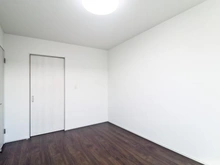 【神奈川県/川崎市麻生区東百合丘】川崎市麻生区東百合丘1丁目　中古戸建 洋室：約6.7帖
ウォークインクローゼット付き