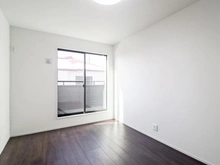 【神奈川県/川崎市麻生区東百合丘】川崎市麻生区東百合丘1丁目　中古戸建 洋室：約6.7帖
ウォークインクローゼット付き