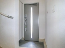 【東京都/町田市常盤町】町田市常盤町　新築戸建2号棟 玄関