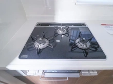 【神奈川県/座間市ひばりが丘】座間市ひばりが丘1丁目中古戸建 キッチン：三口コンロ