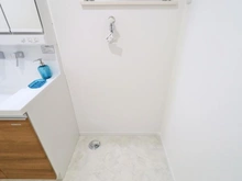 【神奈川県/横浜市鶴見区大東町】横浜市鶴見区大東町中古戸建 洗面室：洗濯機置場